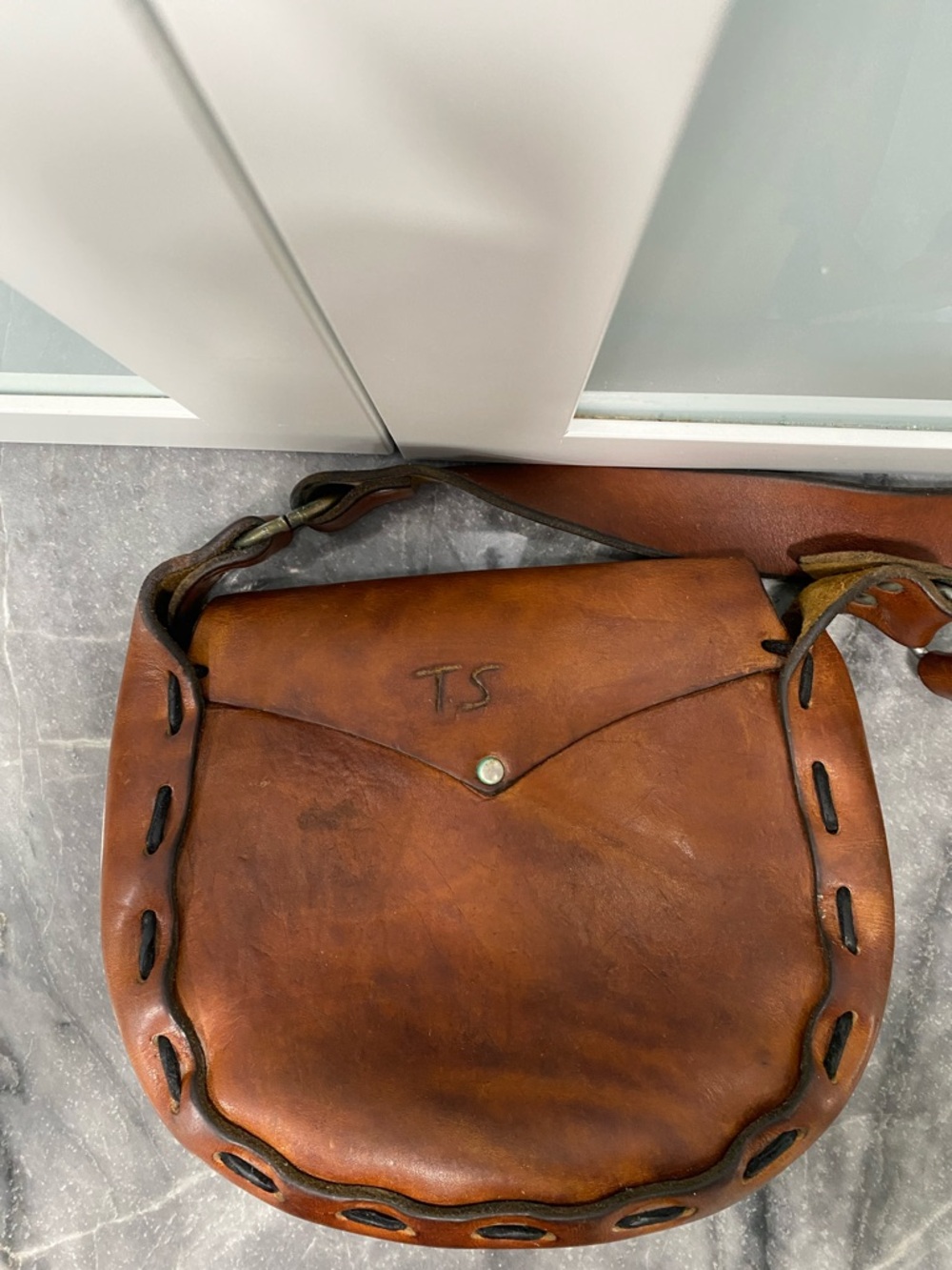 Handcrafted Brown Leather Crossbody Bag - Vintage - Picture 8 of 16